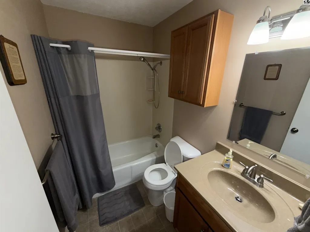 1008 Texas Court Hutchinson KS 67502