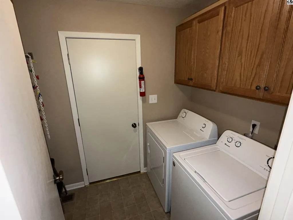 1008 Texas Court Hutchinson KS 67502