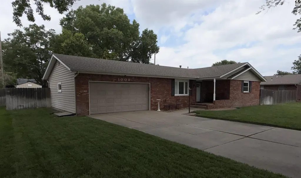 1008 Texas Court Hutchinson KS 67502