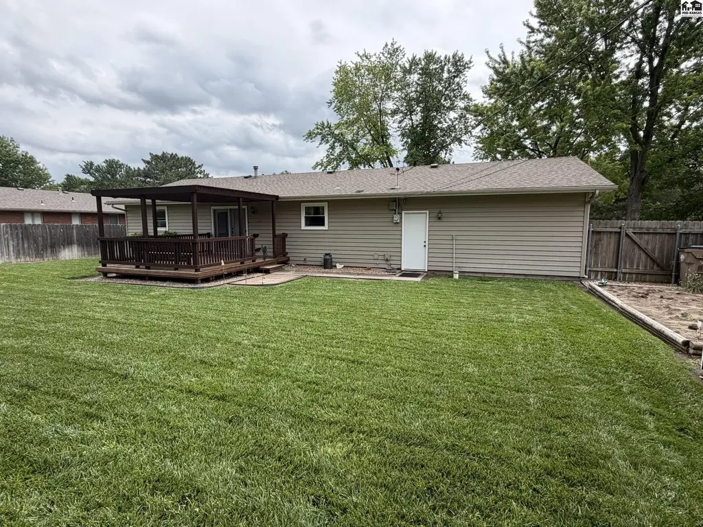 1008 Texas Court Hutchinson KS 67502
