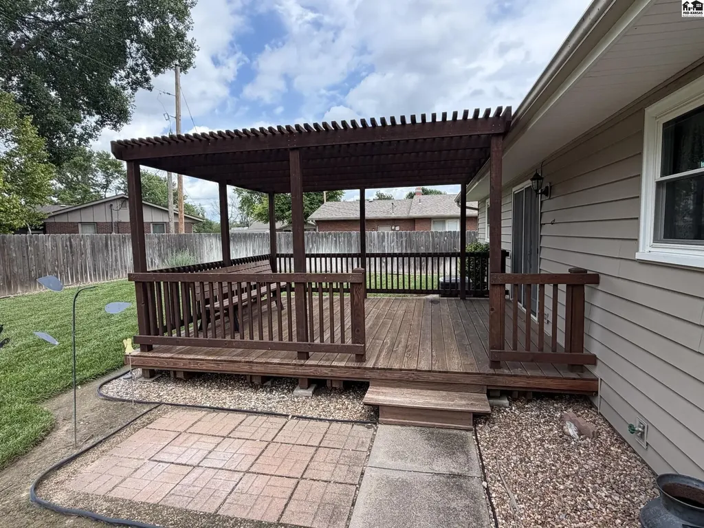 1008 Texas Court Hutchinson KS 67502
