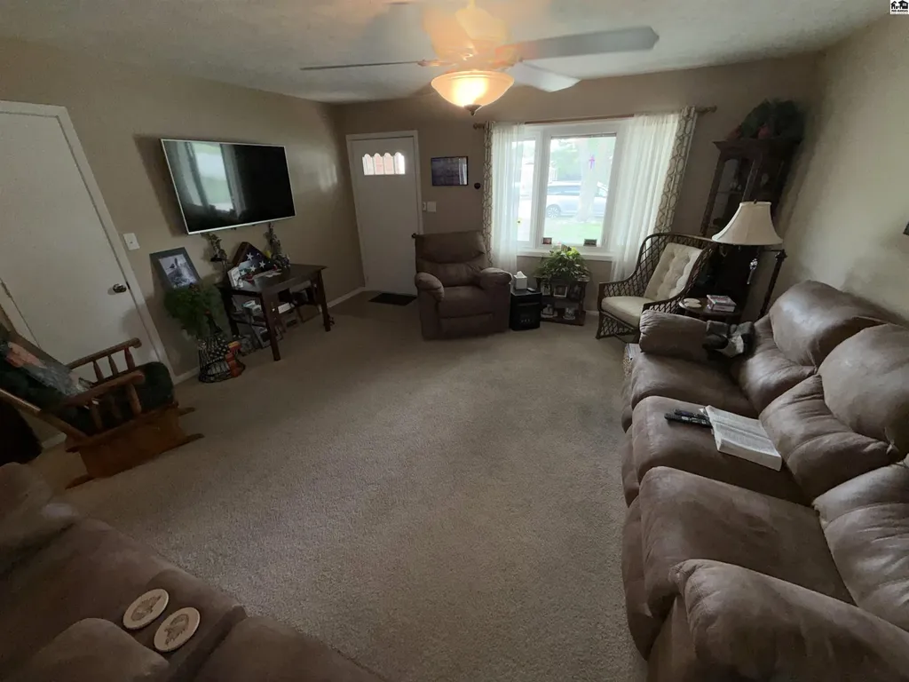 1008 Texas Court Hutchinson KS 67502