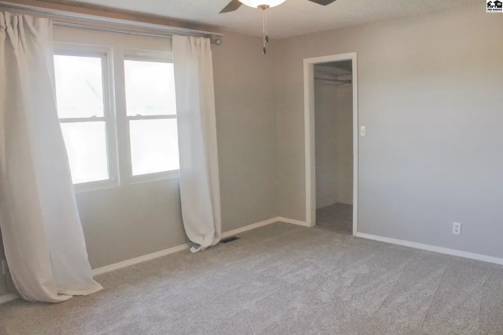201 N Pratt Mount Hope KS 67108