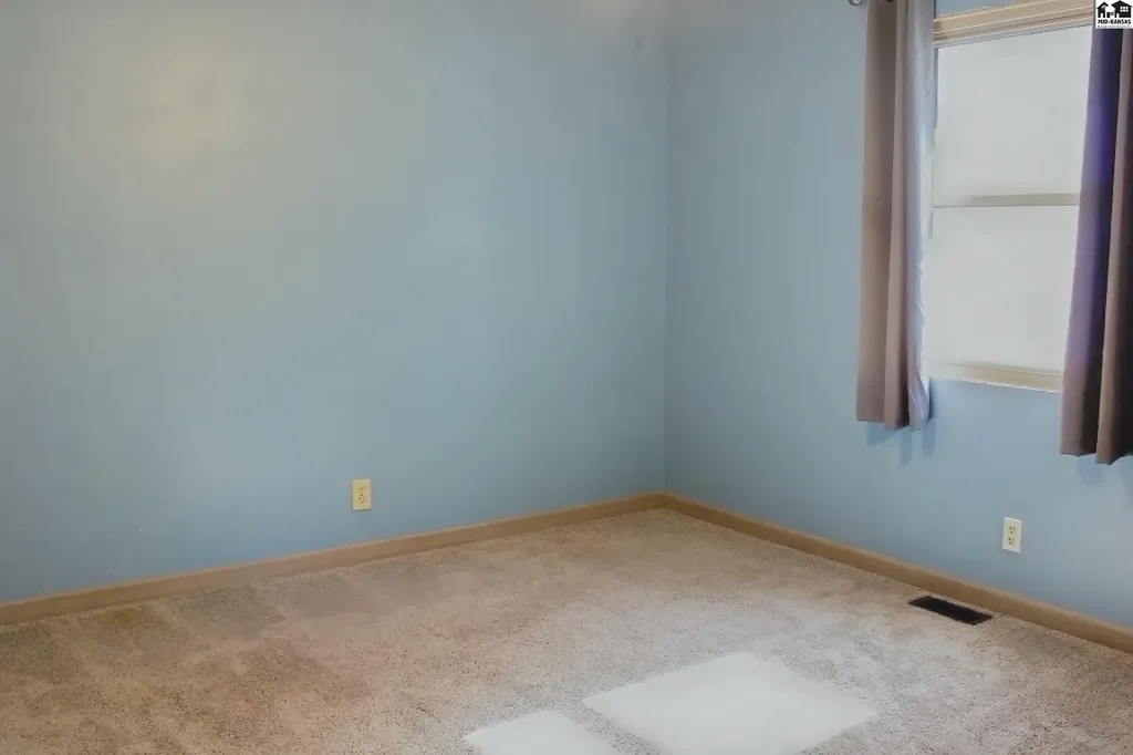 201 N Pratt Mount Hope KS 67108