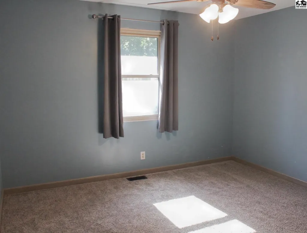 201 N Pratt Mount Hope KS 67108