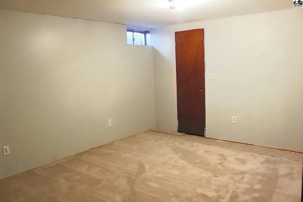 201 N Pratt Mount Hope KS 67108