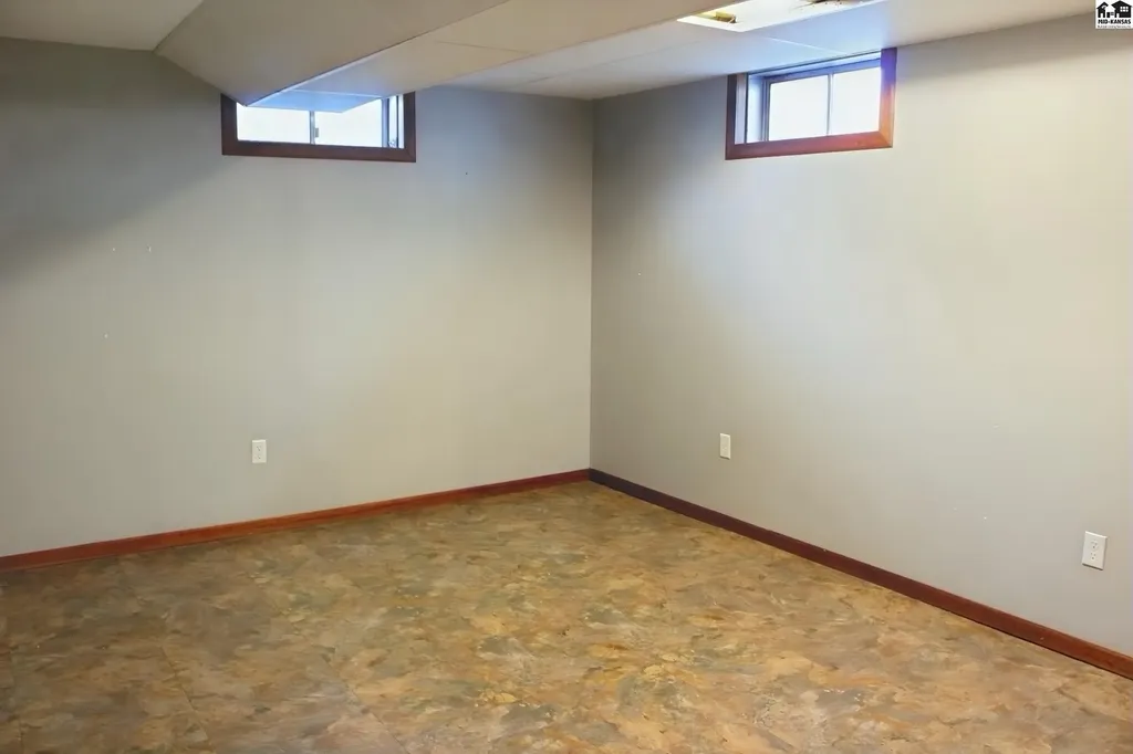 201 N Pratt Mount Hope KS 67108