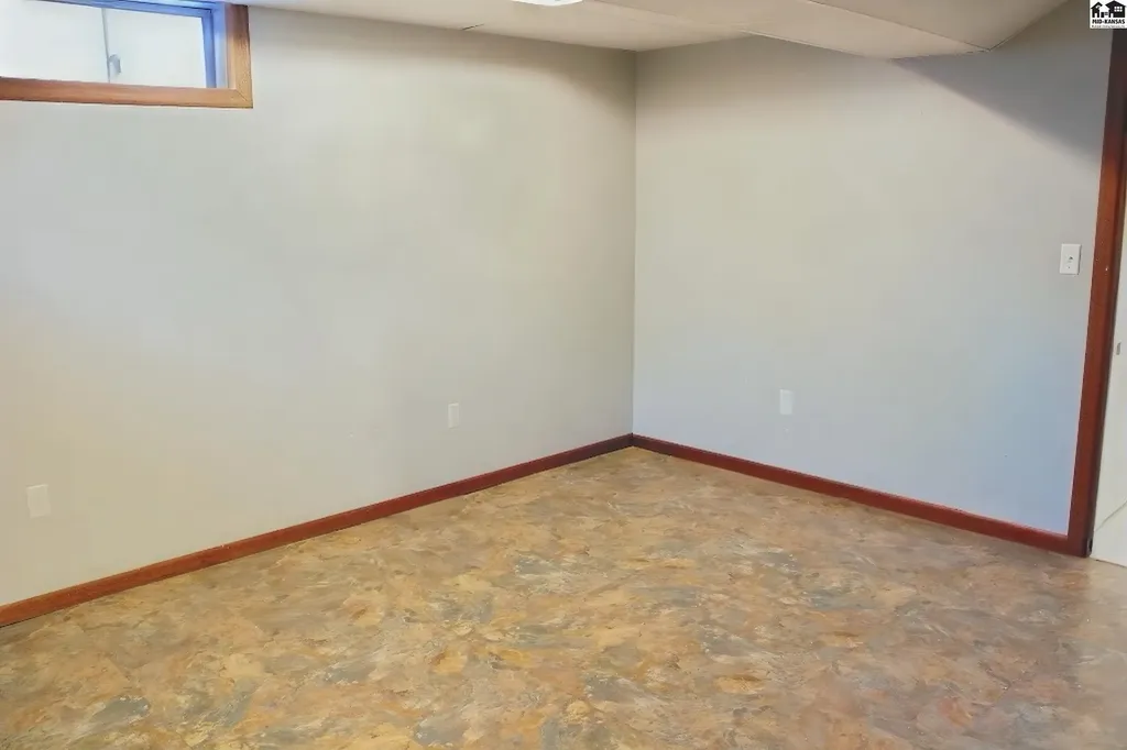 201 N Pratt Mount Hope KS 67108