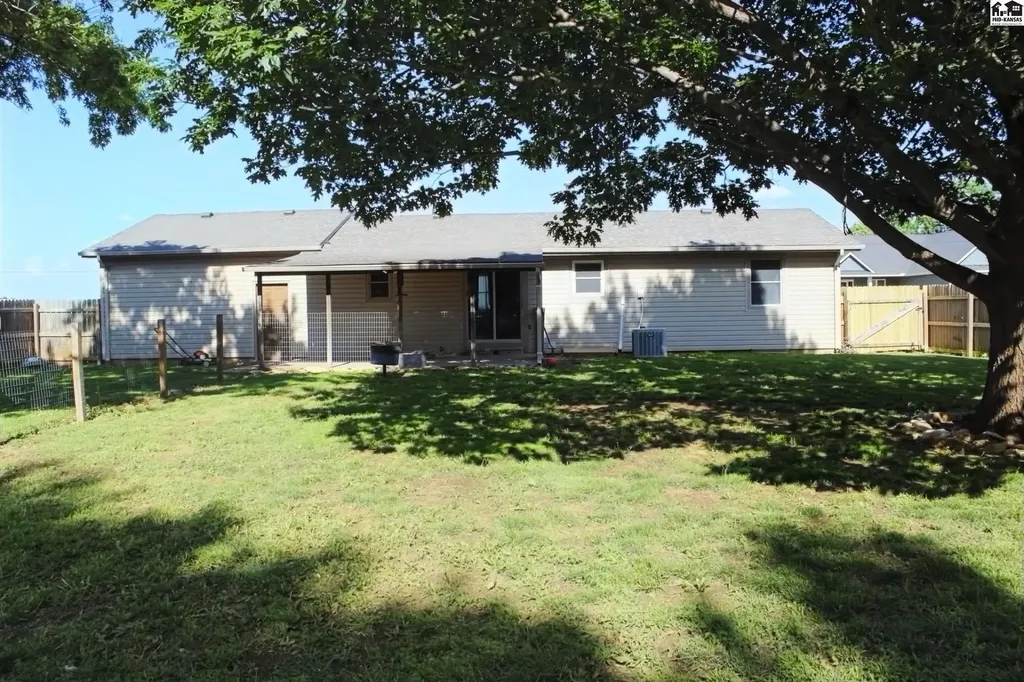 201 N Pratt Mount Hope KS 67108