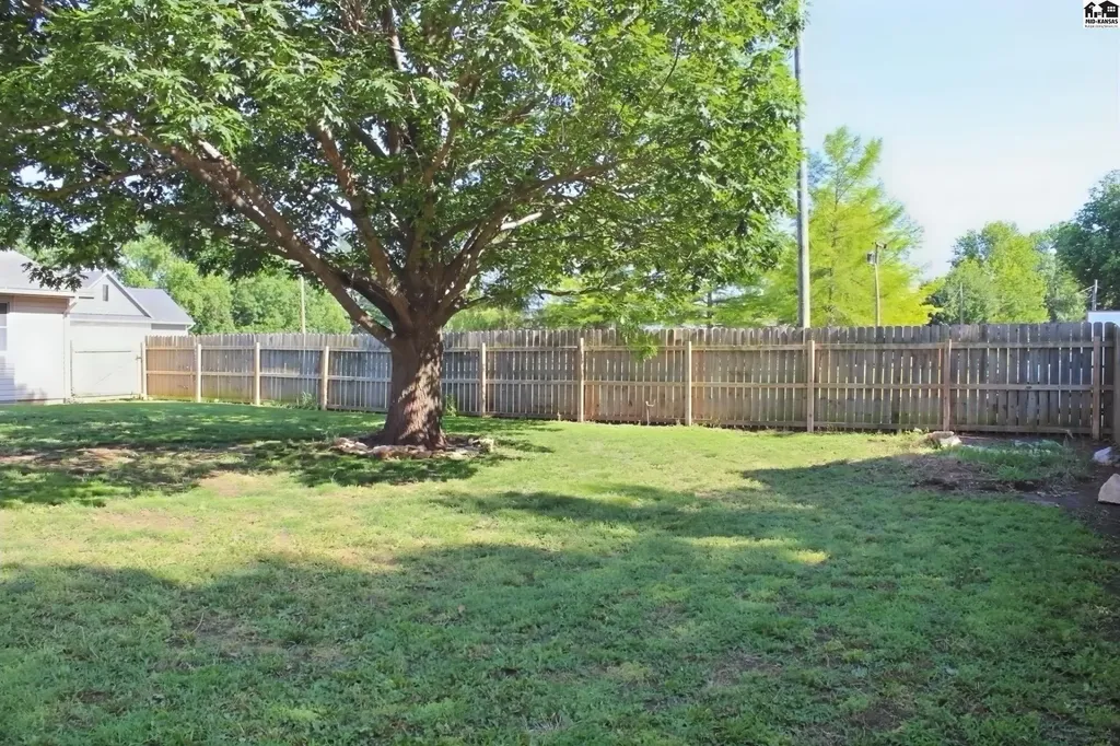 201 N Pratt Mount Hope KS 67108
