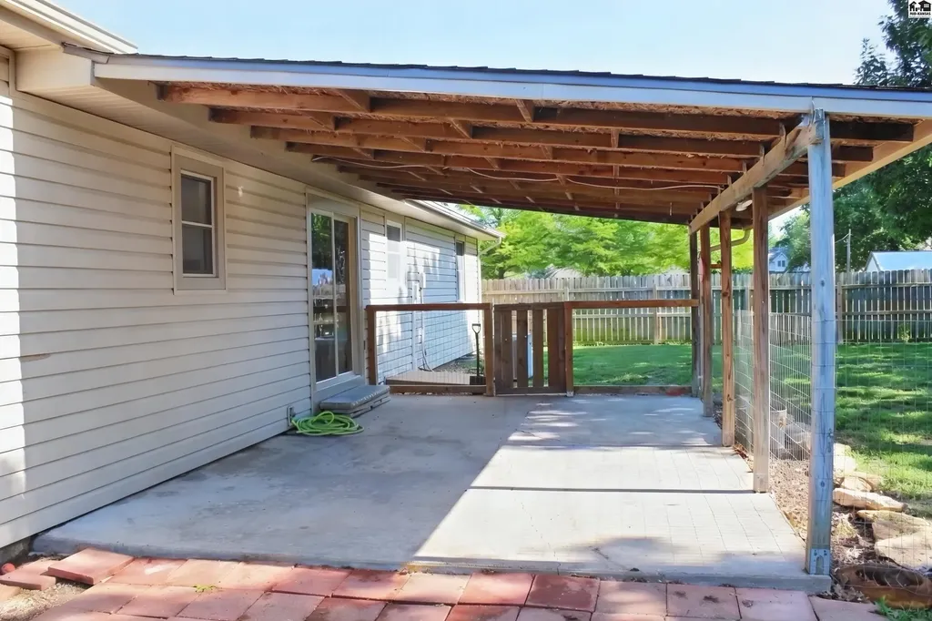 201 N Pratt Mount Hope KS 67108