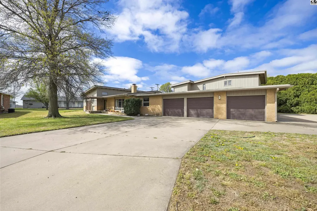 5 Juanita Street South Hutchinson KS 67505