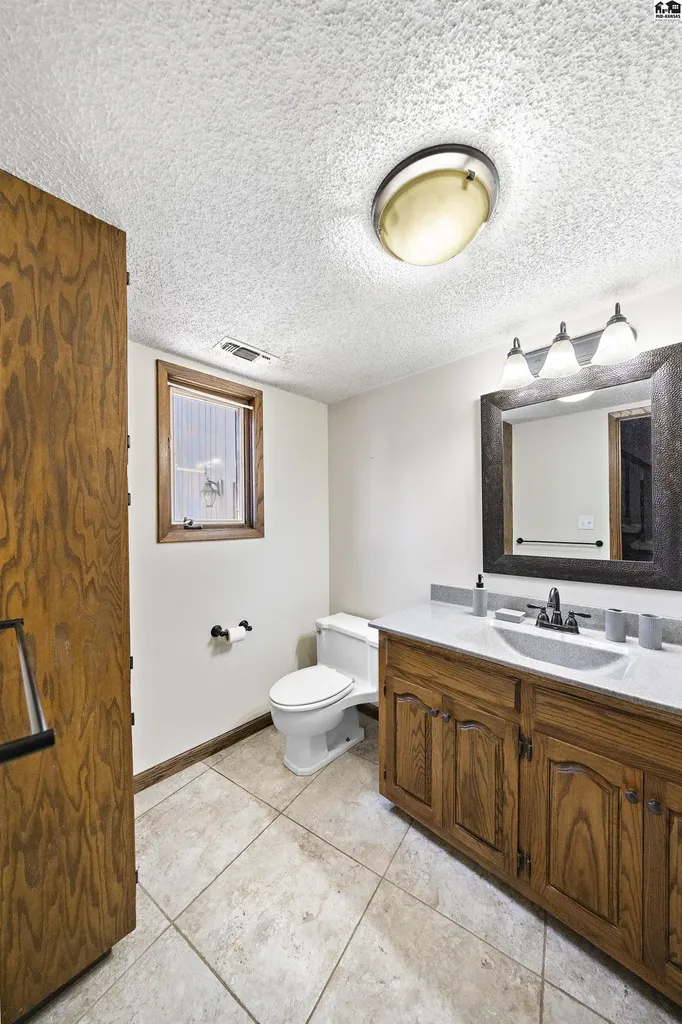 5 Juanita Street South Hutchinson KS 67505