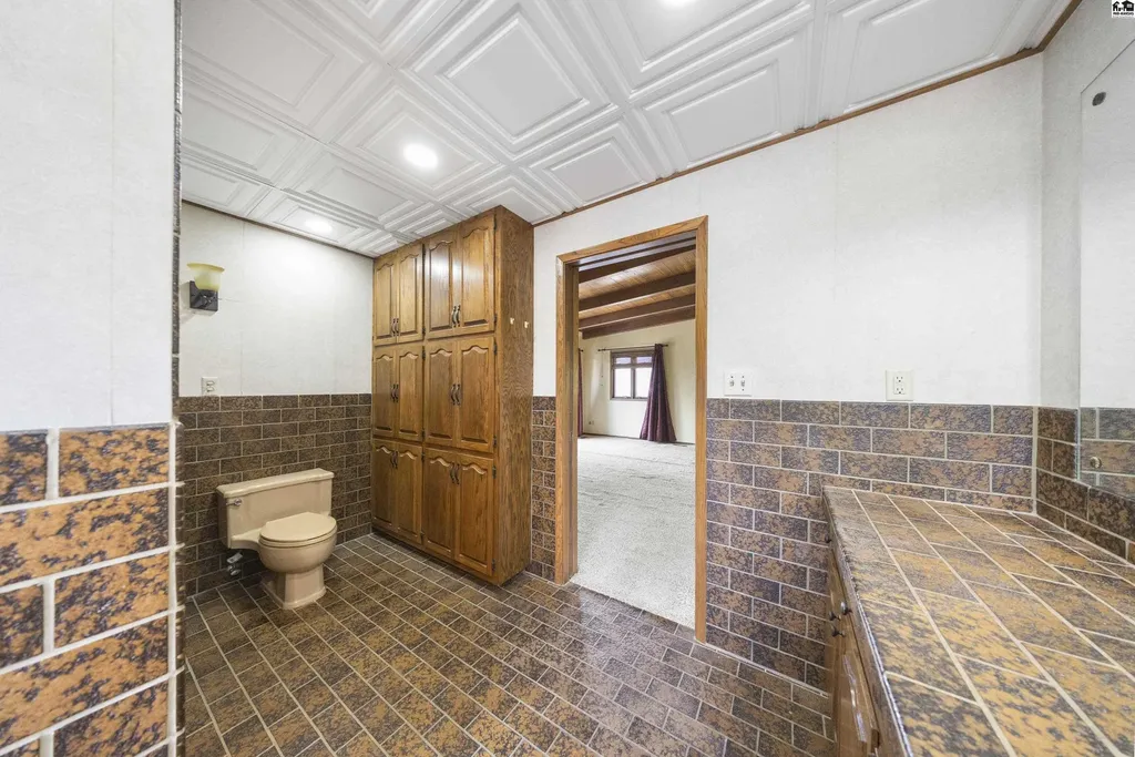 5 Juanita Street South Hutchinson KS 67505