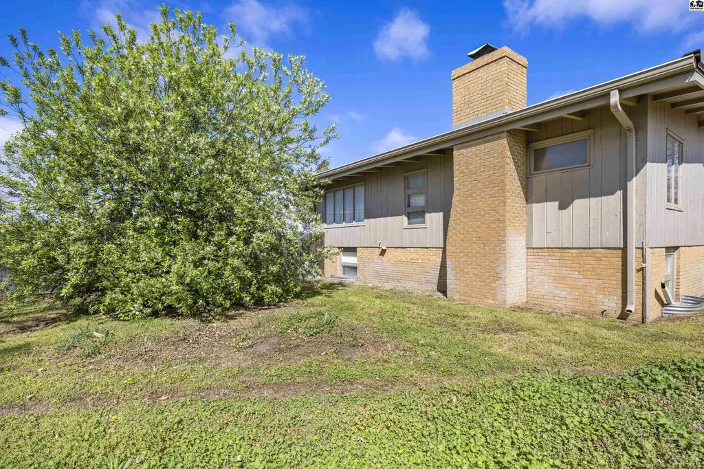 5 Juanita Street South Hutchinson KS 67505
