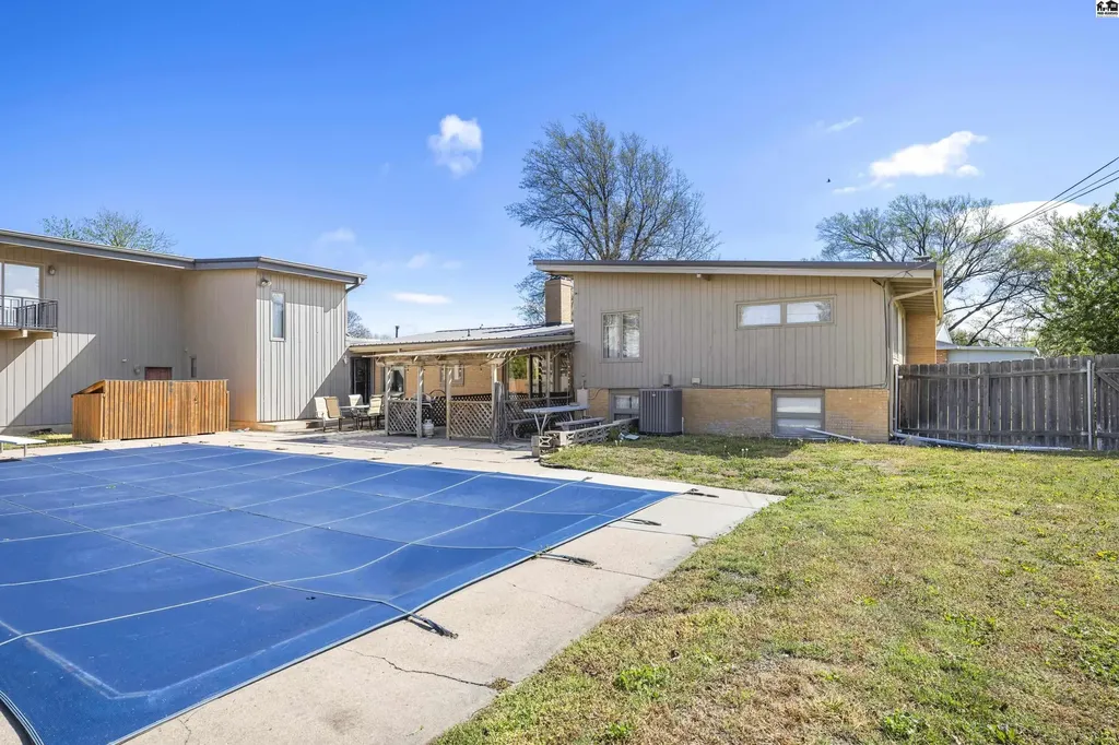 5 Juanita Street South Hutchinson KS 67505
