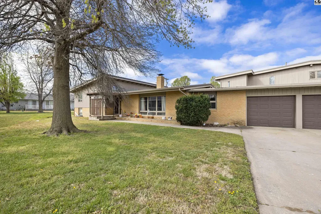 5 Juanita Street South Hutchinson KS 67505