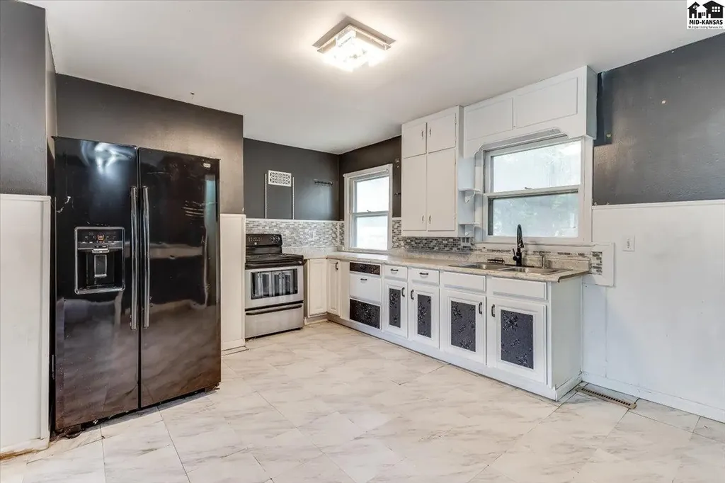 921 W 5th Street Newton KS 67114
