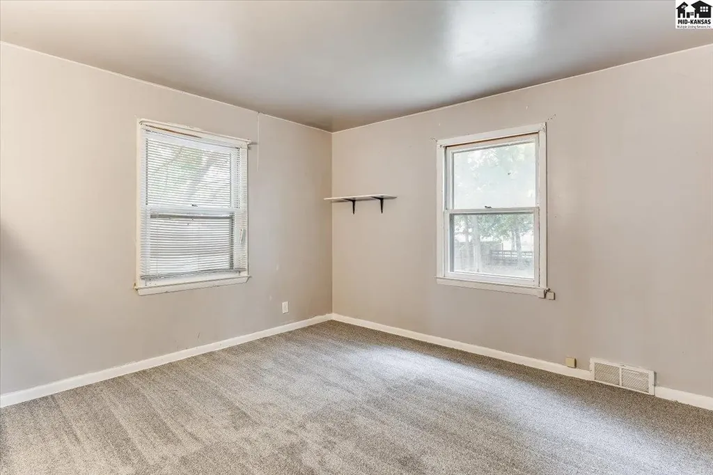 921 W 5th Street Newton KS 67114