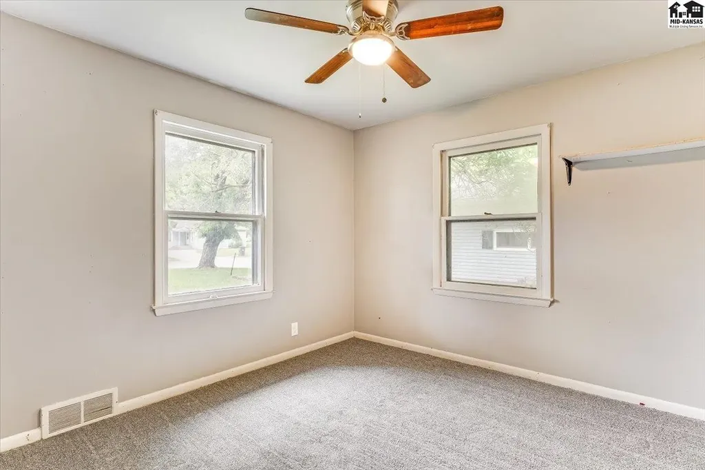 921 W 5th Street Newton KS 67114