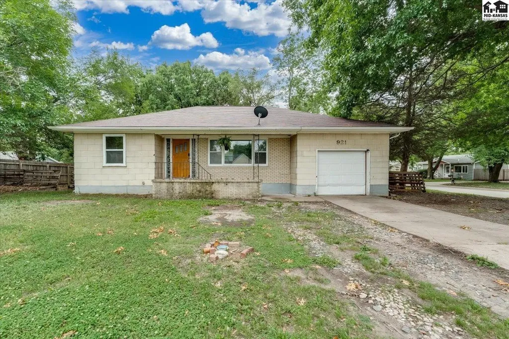 921 W 5th Street Newton KS 67114