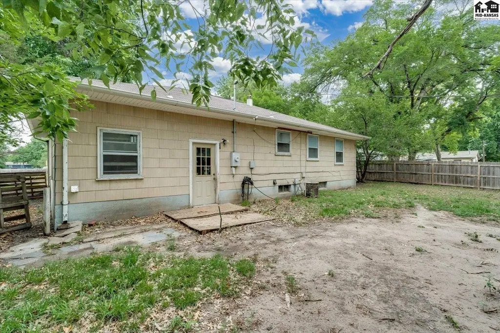 921 W 5th Street Newton KS 67114