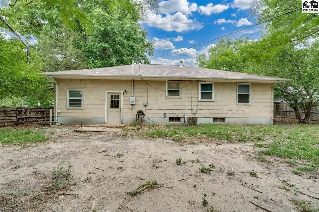 921 W 5th Street Newton KS 67114