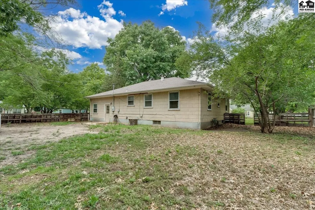 921 W 5th Street Newton KS 67114