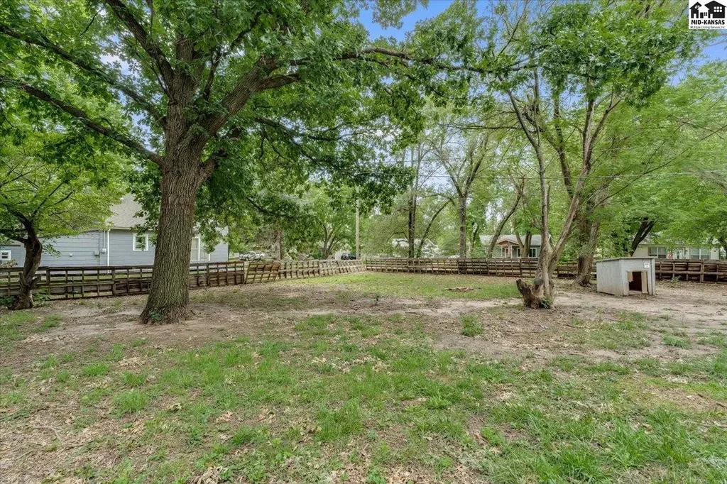 921 W 5th Street Newton KS 67114