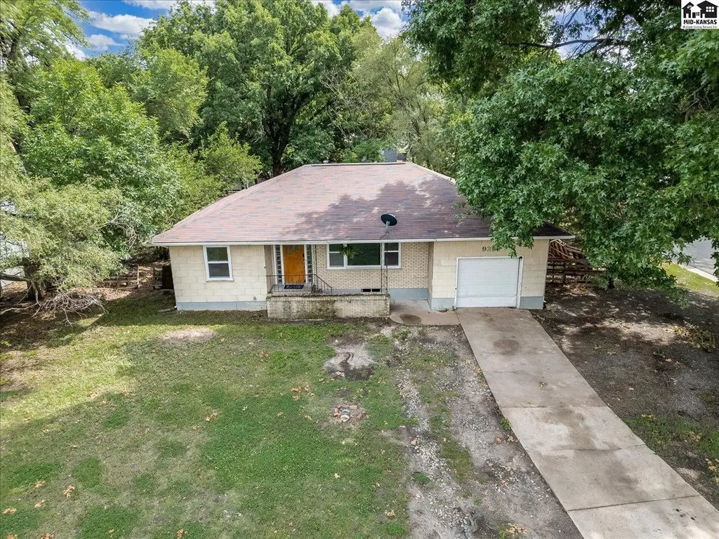 921 W 5th Street Newton KS 67114