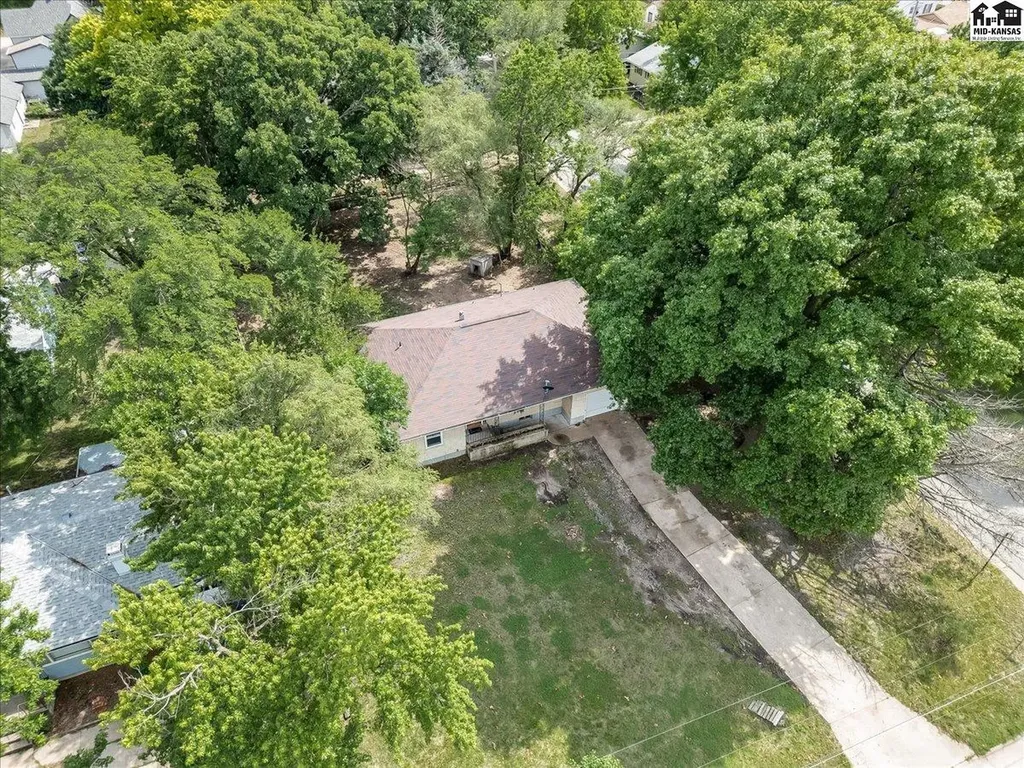 921 W 5th Street Newton KS 67114