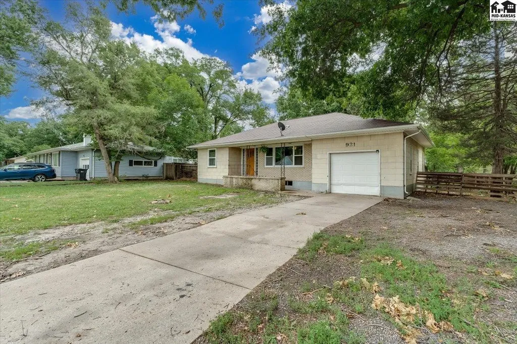 921 W 5th Street Newton KS 67114