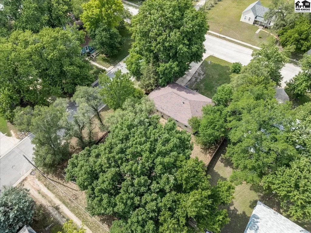 921 W 5th Street Newton KS 67114