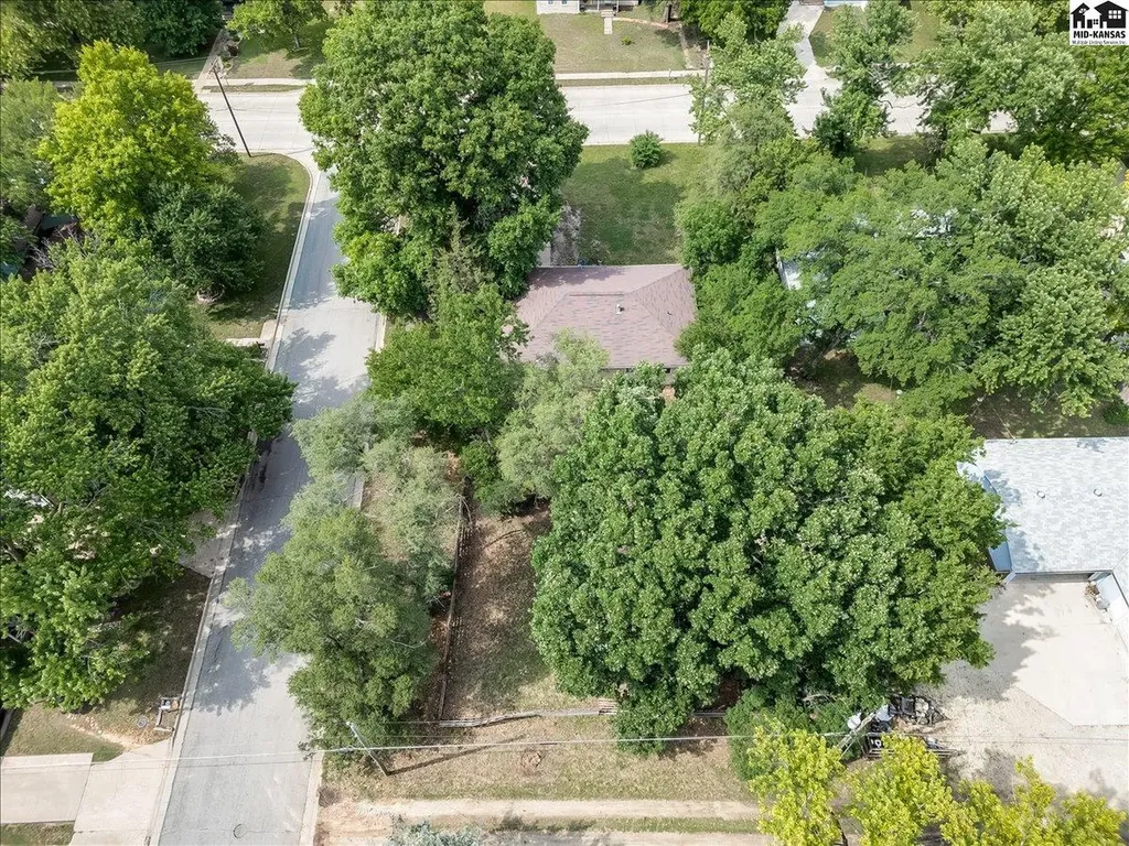 921 W 5th Street Newton KS 67114
