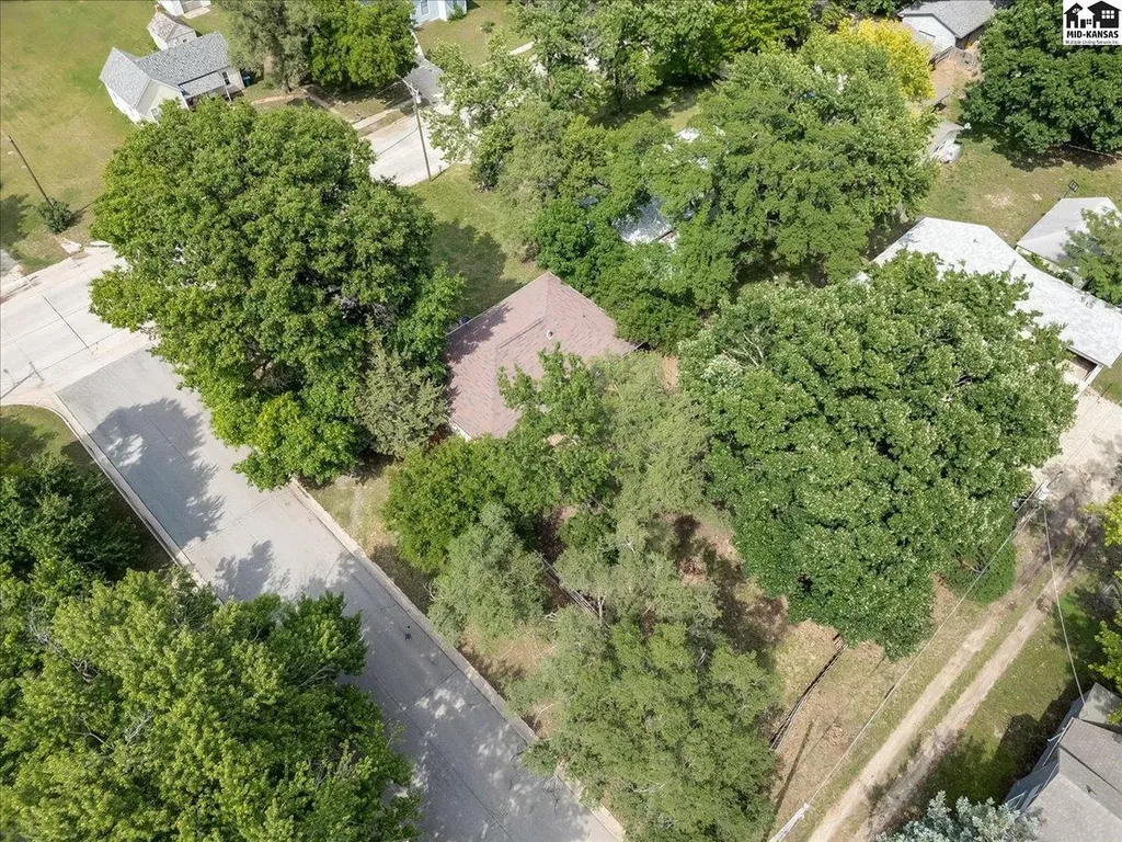 921 W 5th Street Newton KS 67114