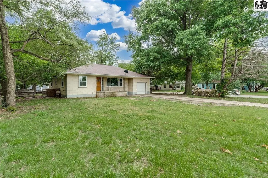 921 W 5th Street Newton KS 67114