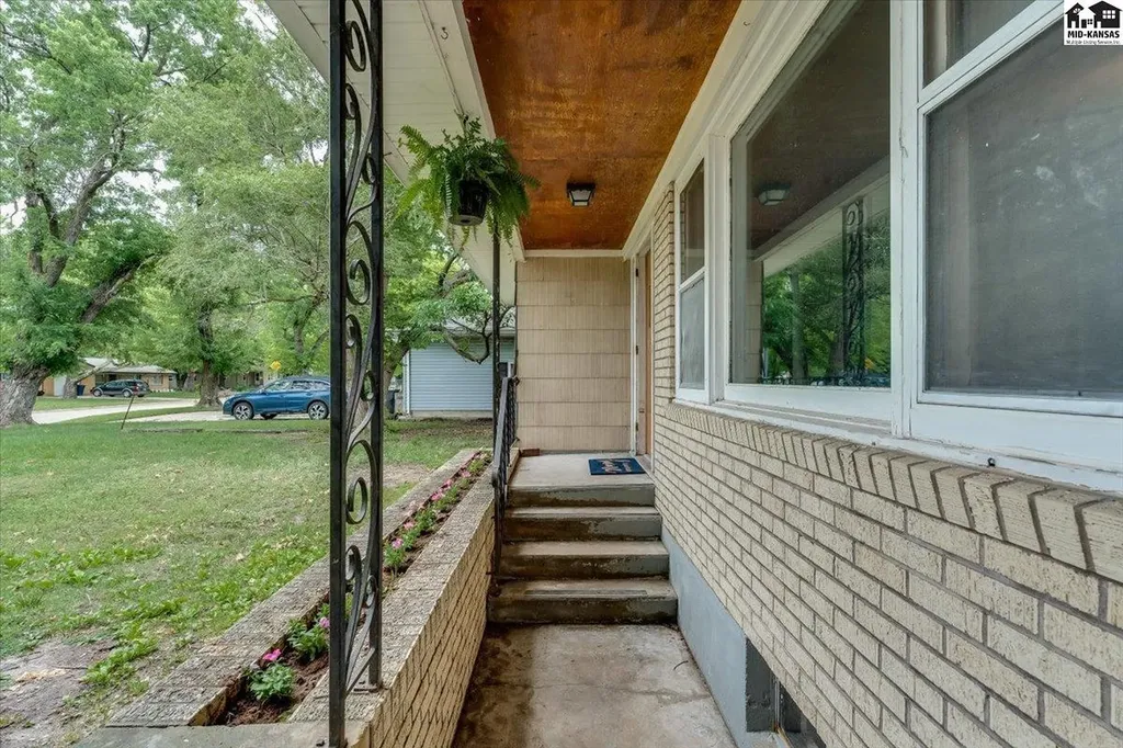 921 W 5th Street Newton KS 67114