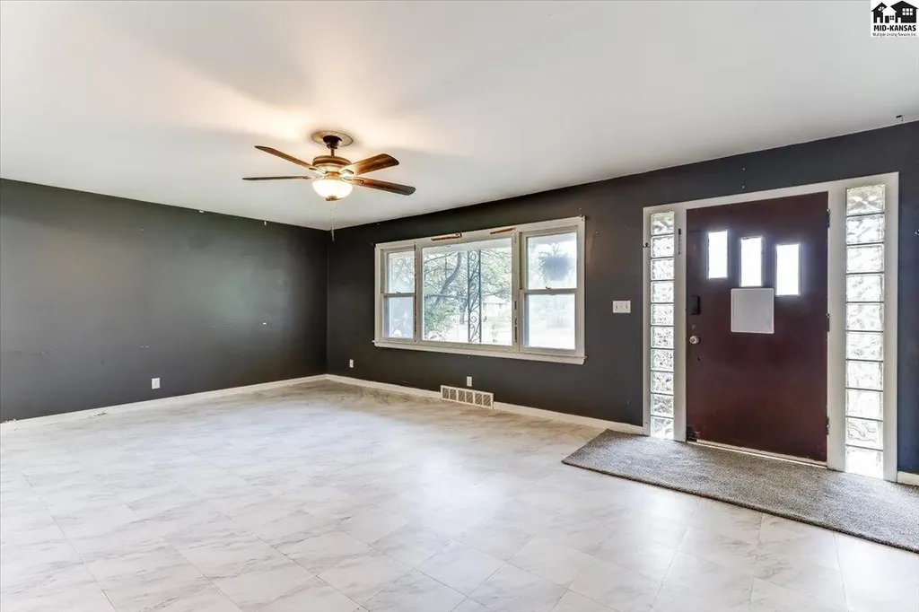 921 W 5th Street Newton KS 67114
