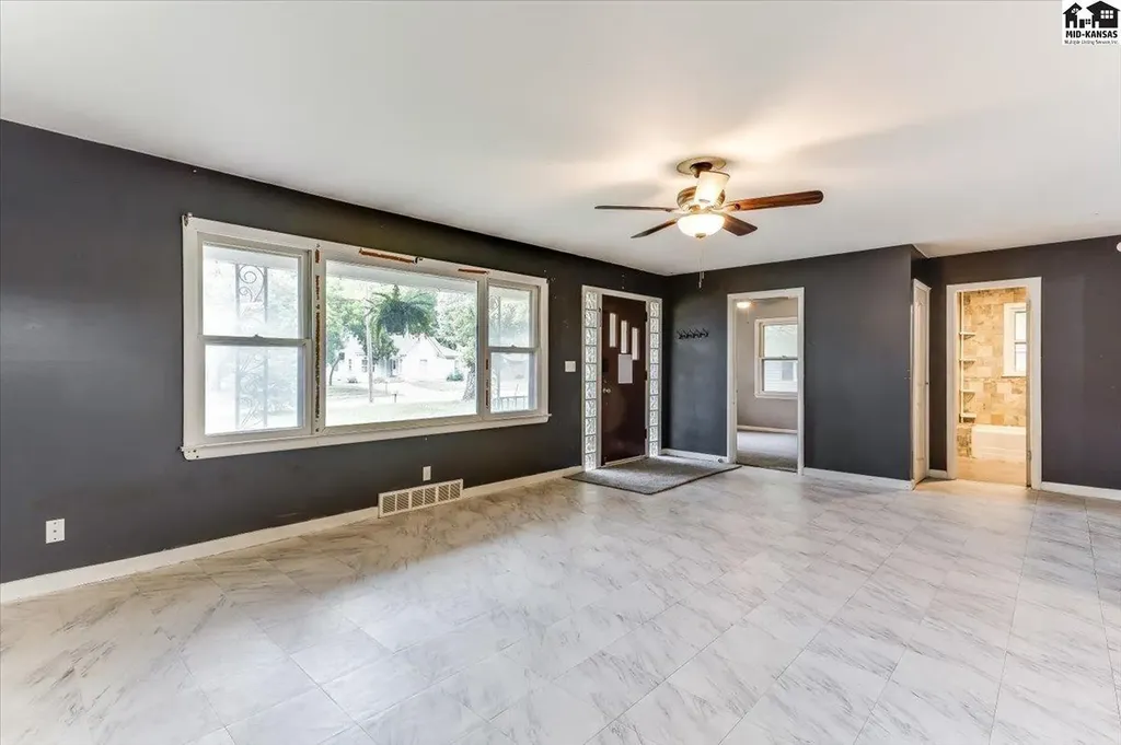 921 W 5th Street Newton KS 67114