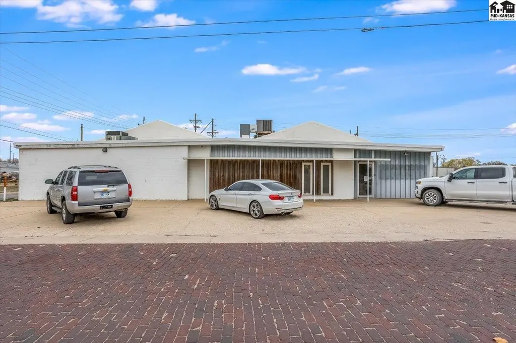 638 W 1st Avenue Hutchinson KS 67501
