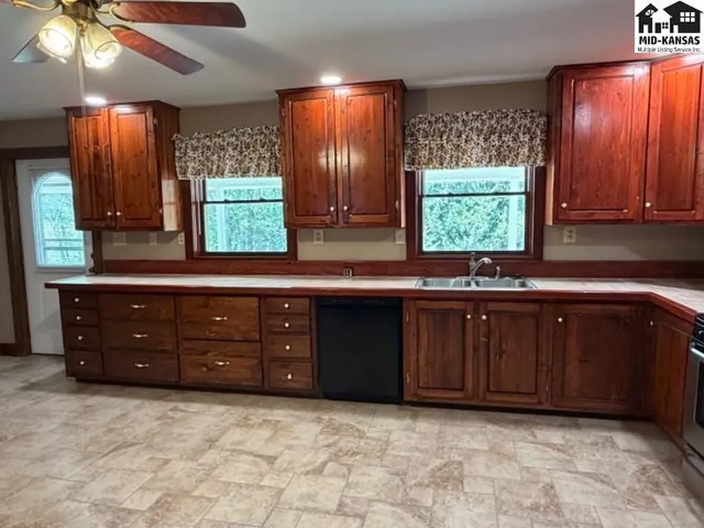 5517 E 17th Avenue Hutchinson KS 67501