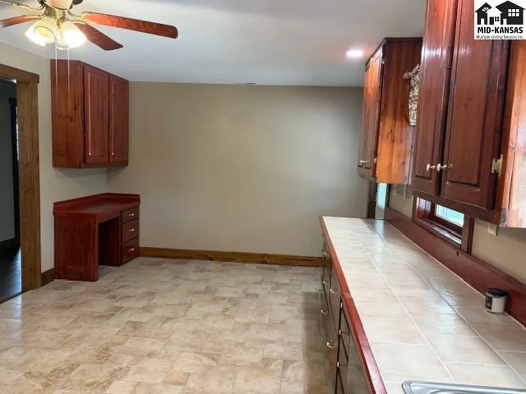 5517 E 17th Avenue Hutchinson KS 67501
