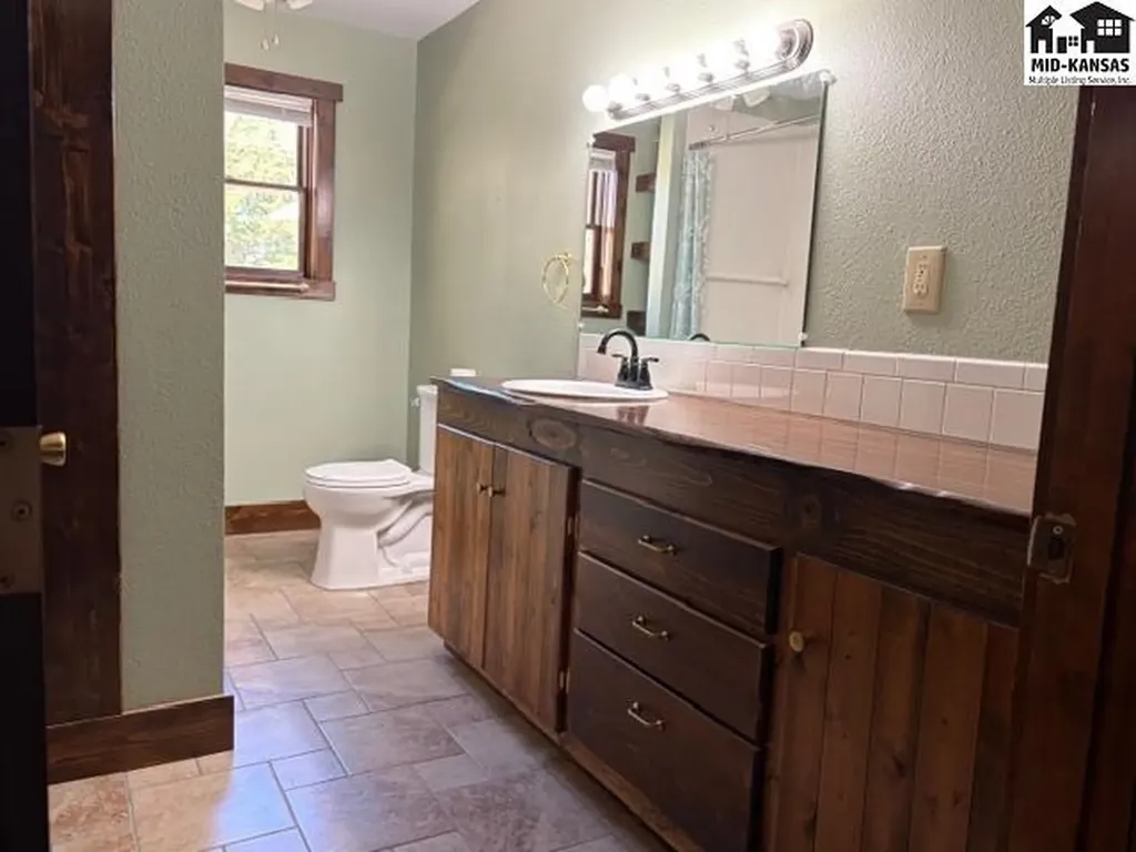 5517 E 17th Avenue Hutchinson KS 67501