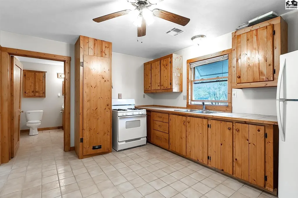 5517 E 17th Avenue Hutchinson KS 67501
