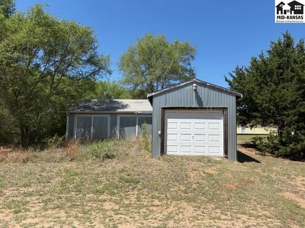 5517 E 17th Avenue Hutchinson KS 67501