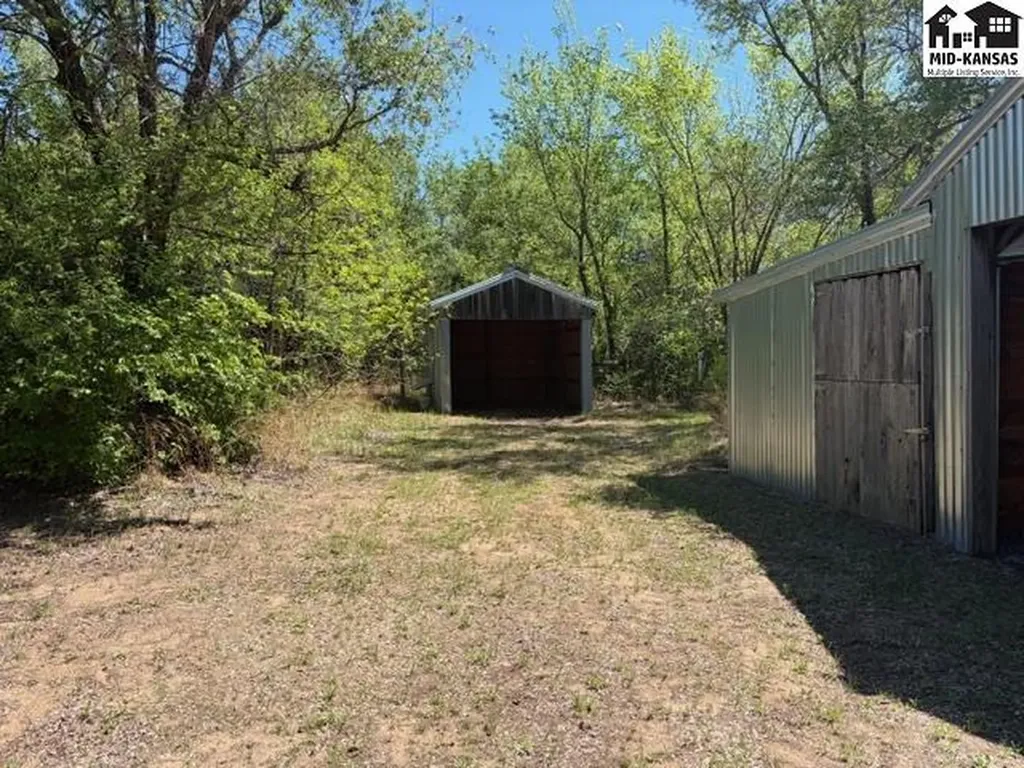 5517 E 17th Avenue Hutchinson KS 67501