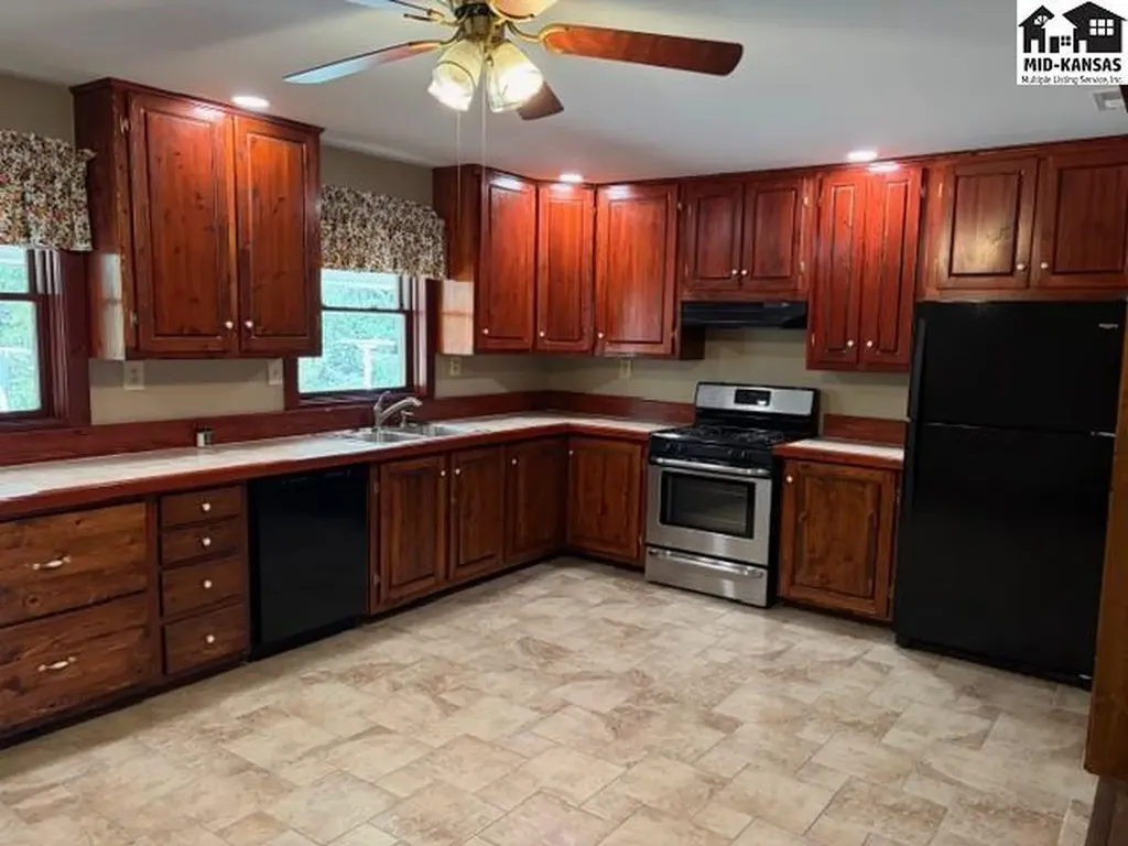 5517 E 17th Avenue Hutchinson KS 67501