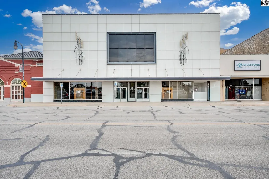 208 N Main Street Hutchinson KS 67501