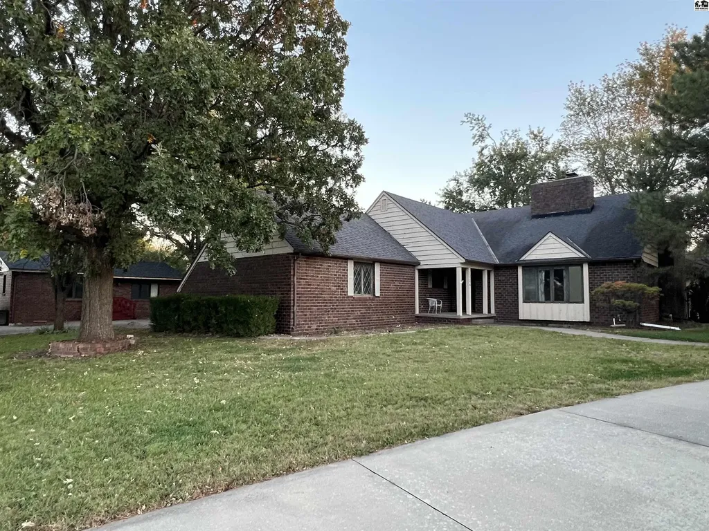 1224 Countryside Drive Mcpherson KS 67460