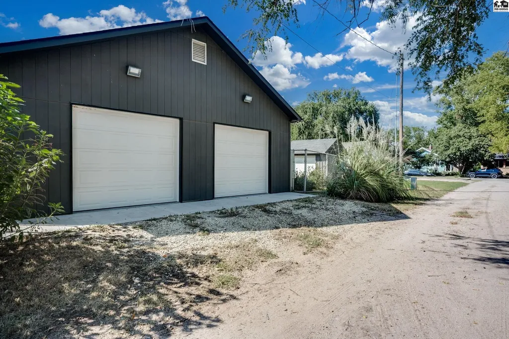 910 N Walnut Street Hutchinson KS 67501